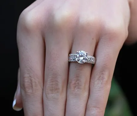 Crocus - Round Diamond Engagement Ring