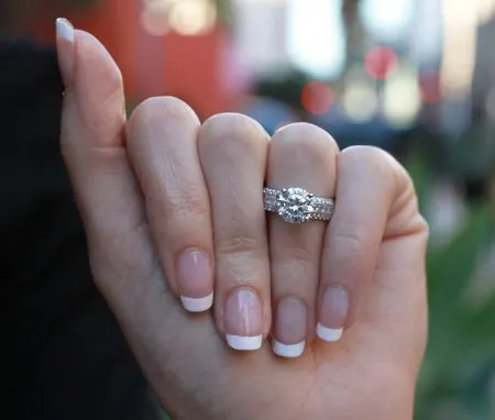 Crocus - Round Diamond Engagement Ring