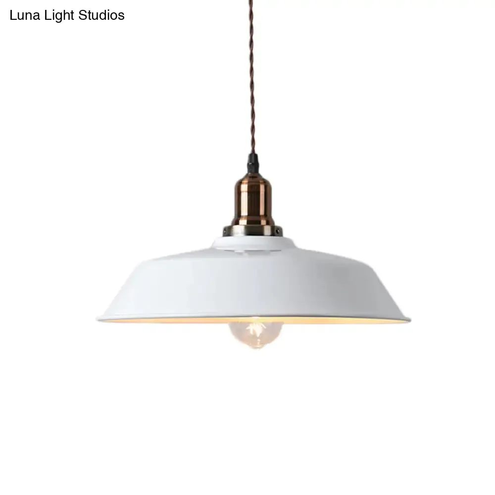 Industrial Barn Pendant Light - Stylish Metallic Hanging Ceiling Fixture for Restaurants